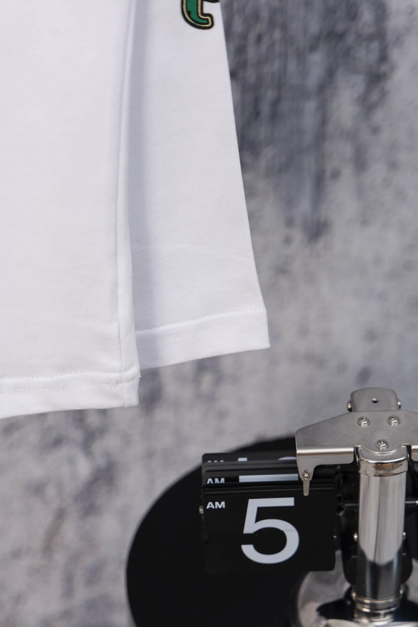 P190 Chrome Hearts CH Chrome Hearts Arm Camouflage Letters Large Logo Pocket Long Sleeve T-shirt Made of 300 grams of pure cotton fabric Threads are encrypted in the same color as the cylinder. The color is the same. Buy with confidence. The workmanship details are to the extreme, different from ordinary products in the market. White ink direct-jet printing high-temperature technology. Large factory flow workmanship. Double-line hemming production. Machine washable. High temperature resistance. Imported pigments will not fall off. Color: black white. Size: S—